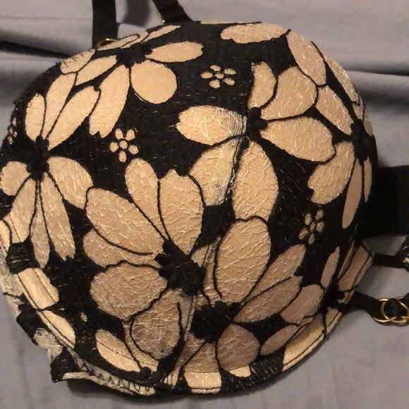 V.S | Very Sexy Push-Up Nude/a Pink Bra with Black Lace Overlay - Picture 2 of 5